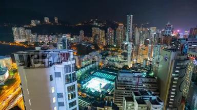 香港-2018年5月：晚上从上面俯瞰<strong>铜锣</strong>湾和湾仔码头的屋顶时间。